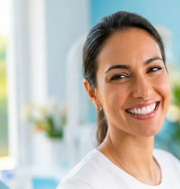 Sorriso natural transformado com facetas dentárias na Lusocare Alcochete